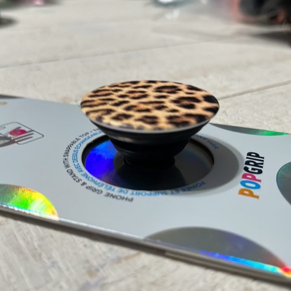 POPSOCKETS POPGRIP- Cute Leopard print. - Picture 3 of 4